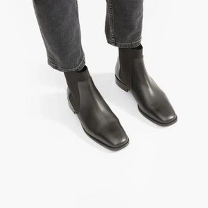 Everlane- The Italian Leather Square Toe Chelsea Boot- Size 6.5